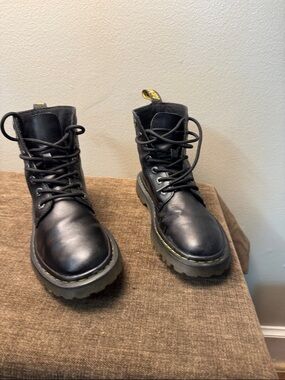 Dr Martens Womens Size 8 Air Wair Black Leather Combat Boots Docs Eye Luana